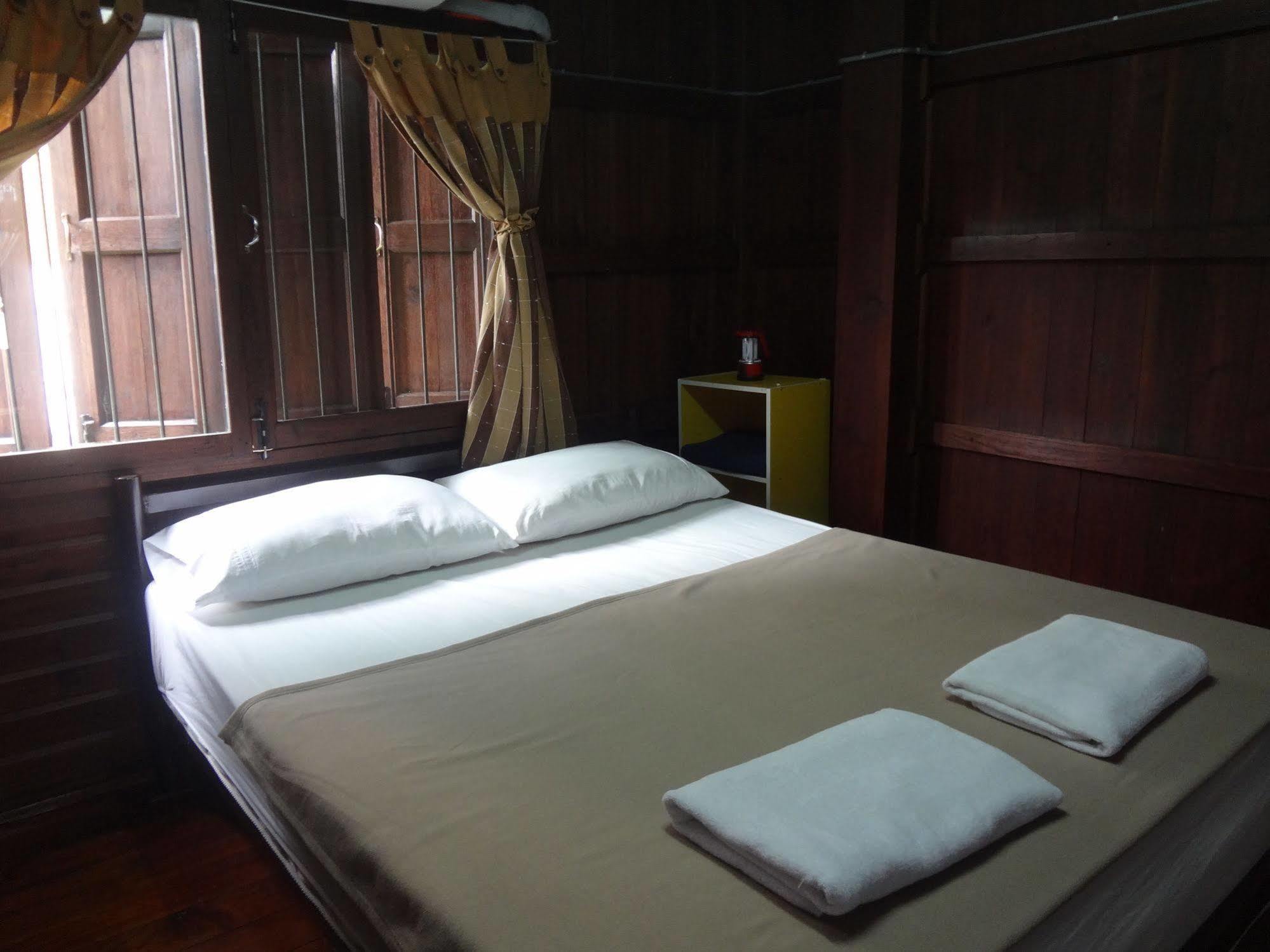Baan Mai Guesthouse Mae Hong Son Eksteriør bilde