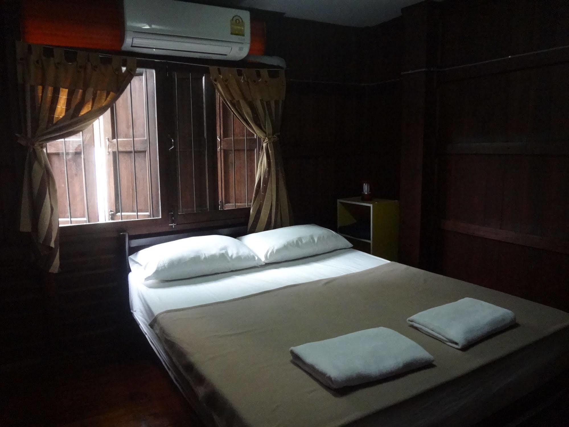 Baan Mai Guesthouse Mae Hong Son Eksteriør bilde