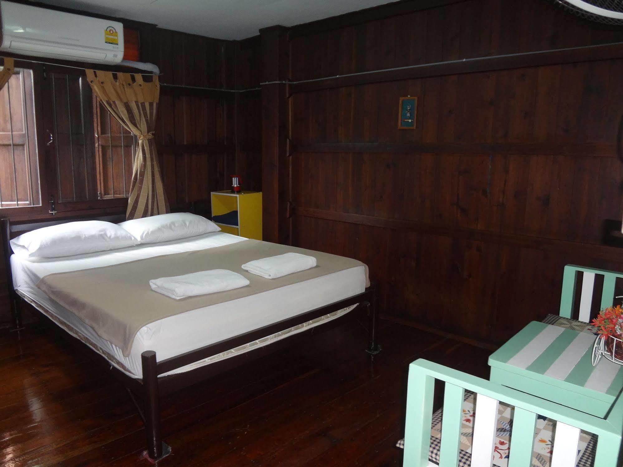 Baan Mai Guesthouse Mae Hong Son Eksteriør bilde